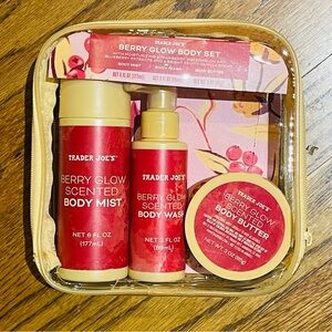 𝐀𝐃𝐃-𝐎𝐍 𝐎𝐍𝐋𝐘 𝐃𝐮𝐫𝐢𝐧𝐠 𝐒𝐡𝐨𝐰 Trader Joe's Berry Glow Scented Body Wash Set
